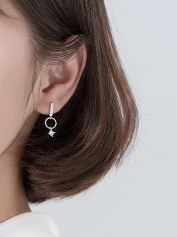 stílusos ezüst fülbevaló