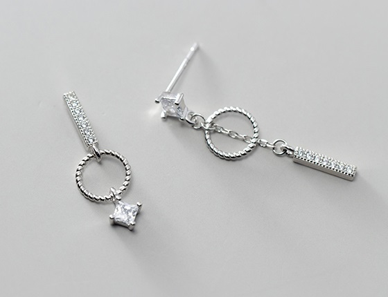 stílusos ezüst fülbevaló